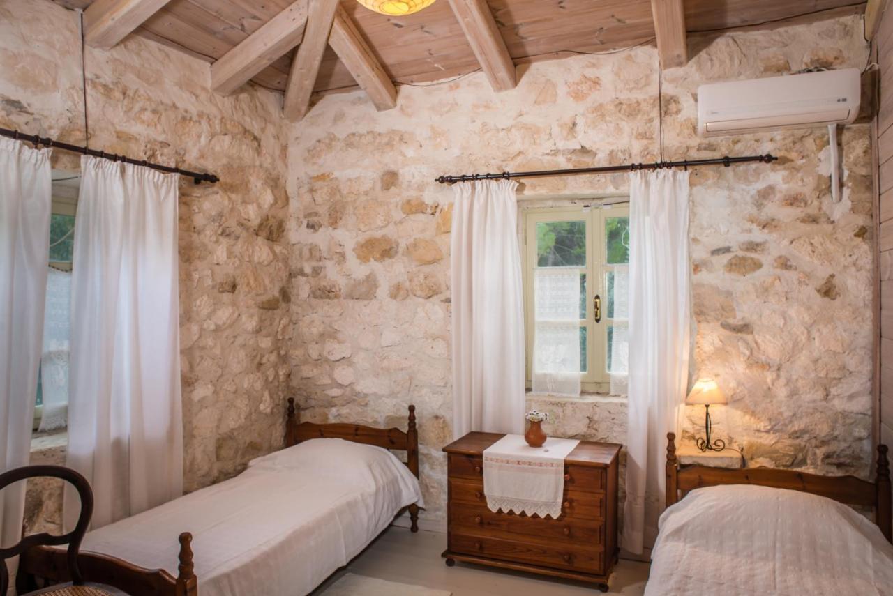Jianni'S Villa - Stone Villa In The Greenery!! Vasilikos  Bagian luar foto